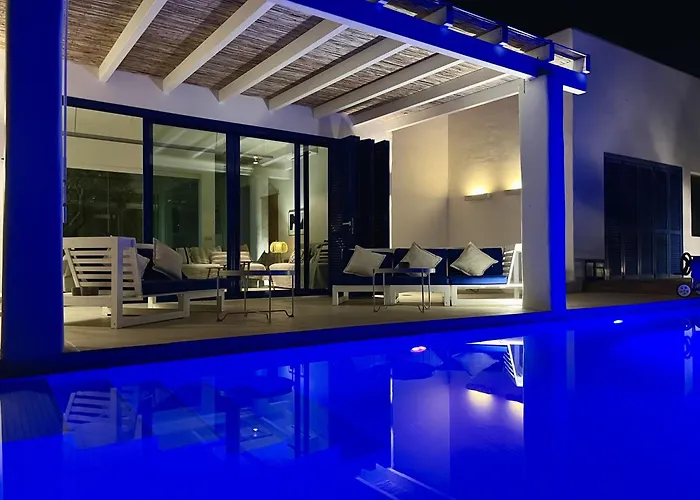 Itaca Vista Mar Y Piscina Climatizada וילה