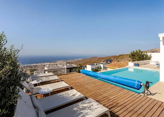 Itaca Vista Mar Y Piscina Climatizada וילה *