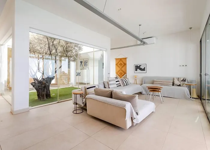 Itaca Vista Mar Y Piscina Climatizada וילה *